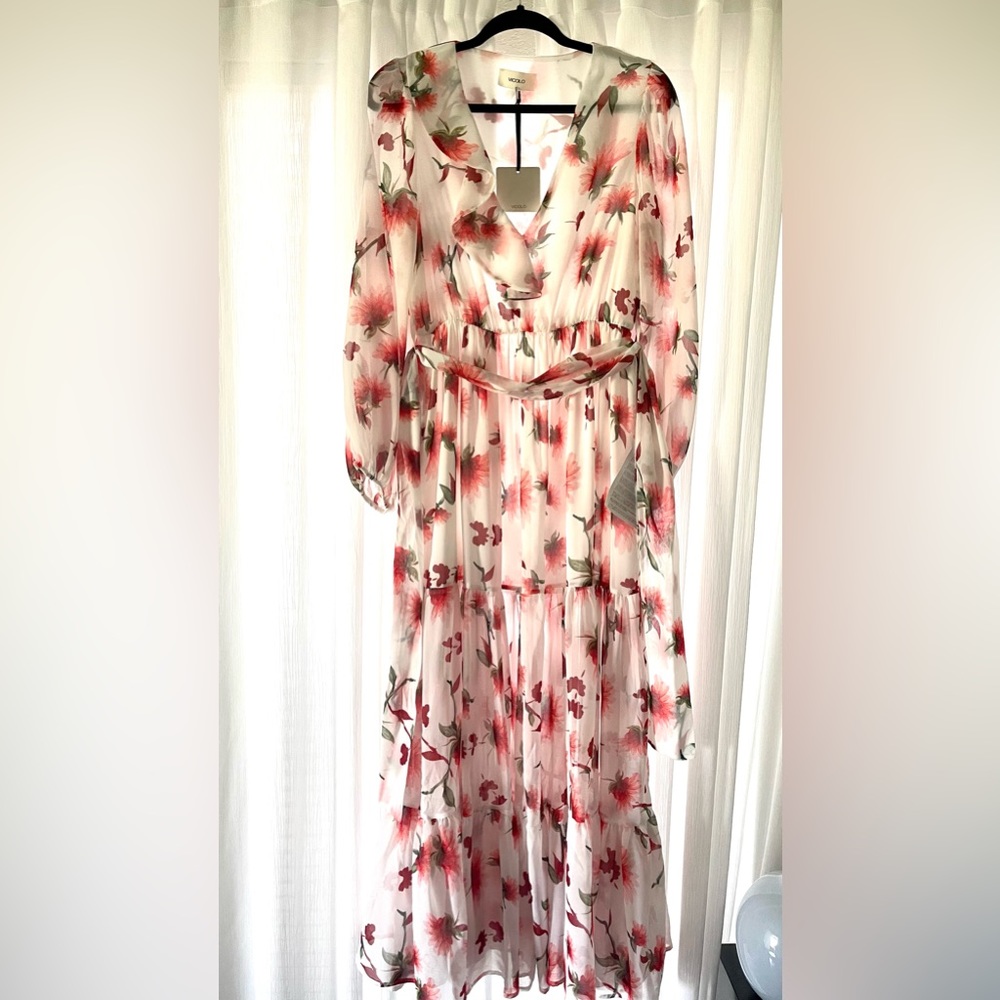 VICOLO new white with red flowers full dress. Size M.